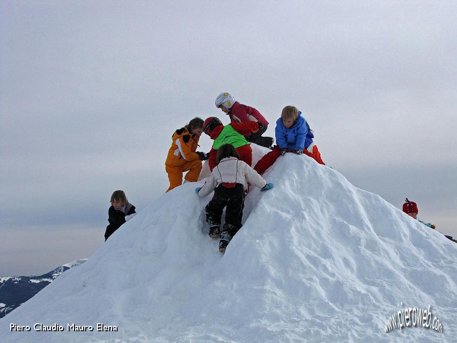 54 Montagna  di neve per bimbi.jpg